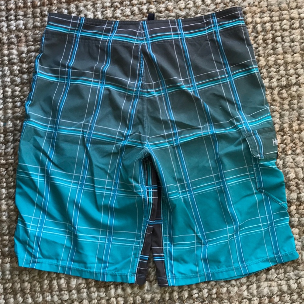 Men’s Hurley board shorts - Picture 4 of 5